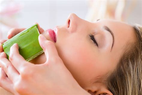 What Happens If You Apply Aloe Vera on Your Face Every Day .